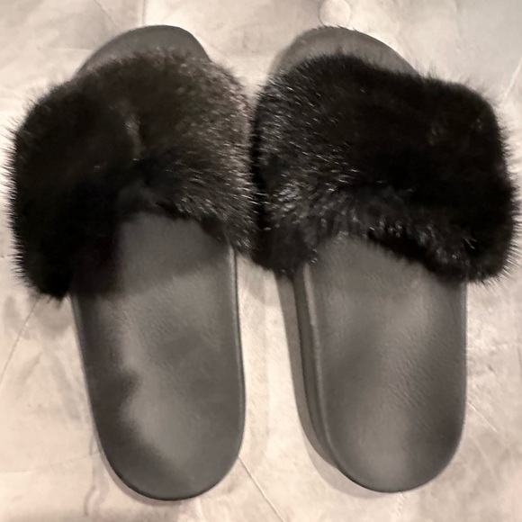 Givenchy black mink slides size 38 - Picture 1 of 4